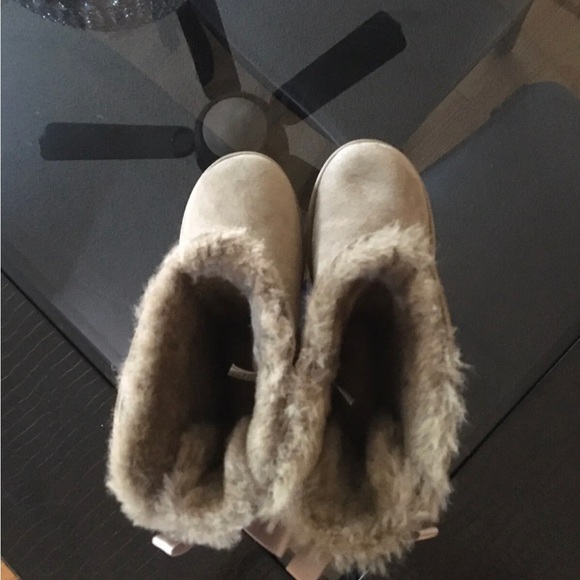 UGG Women's W Bailey Bow II Fashion Boot size 8. Antilope color - Picture 8 of 9